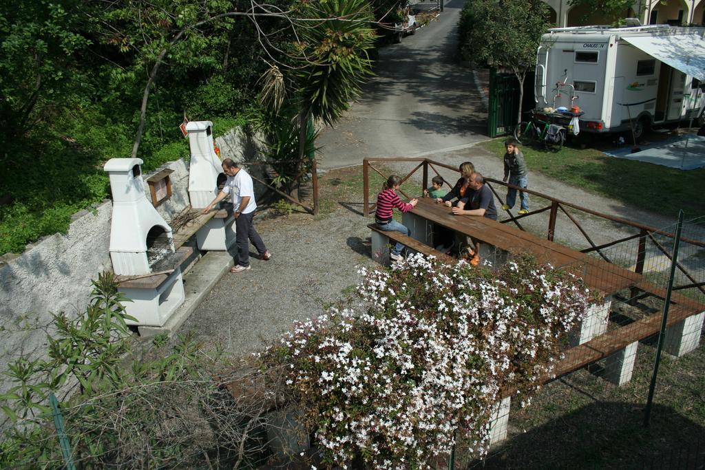 Camping Delfino 알벤가 외부 사진